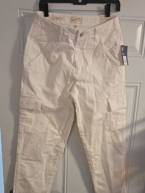 Universal Thread Cream Tagged Garment